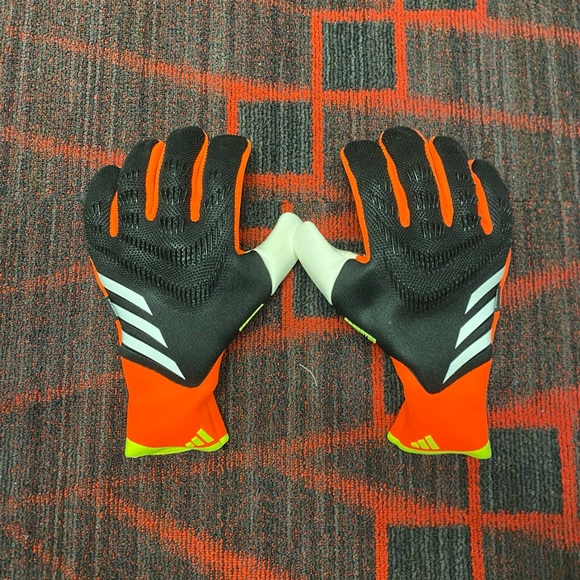 Predator GL Pro FS Goalkeeper Gloves - Picture 1 of 5